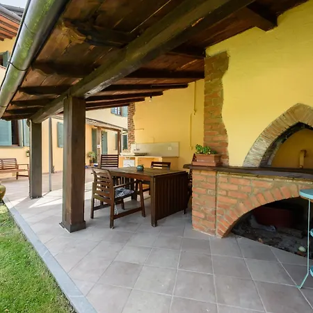 Casina Franca By Mmega Capezzano Pianore
